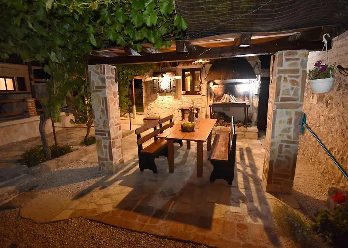 House & Apartment Palaca