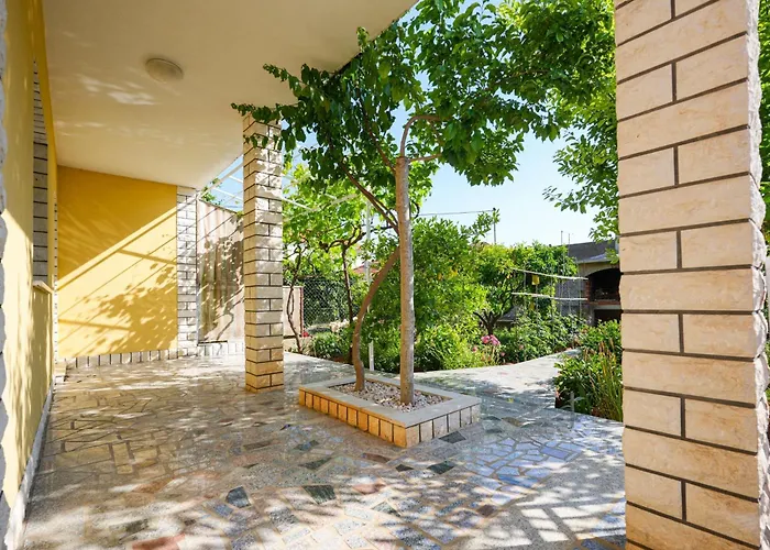 Apartment Jardin With Free Cowered Parking
